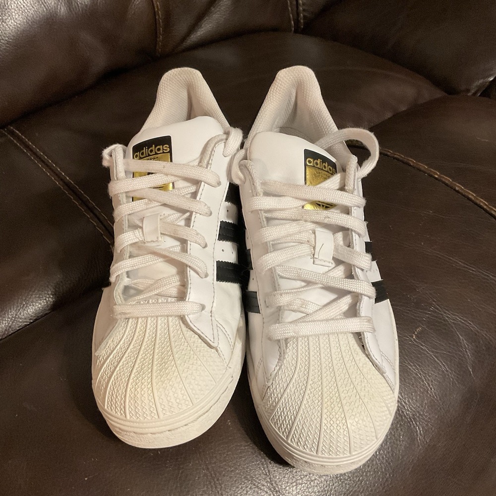 Adidas Superstar Women's Size 6 White Black Classic Leather Sneakers FU7712